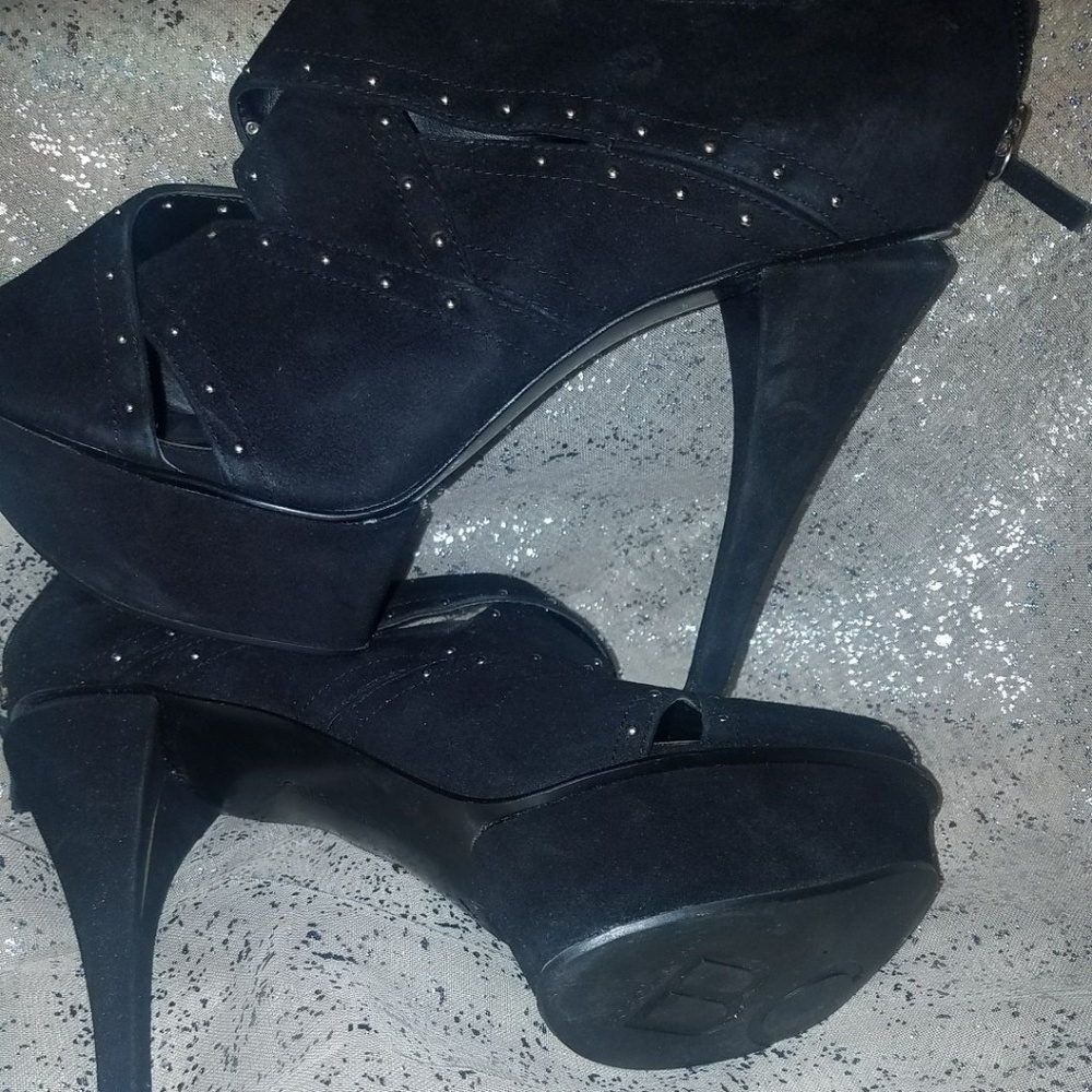Black Pumps - image 3